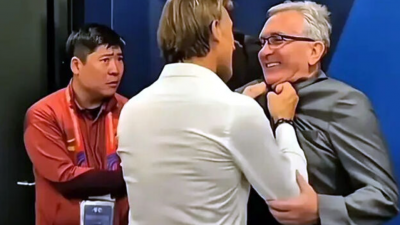 중국 감독에게 멱살잡이 이건 살인 쿵푸킥이야 사우디감독 발끈했다
